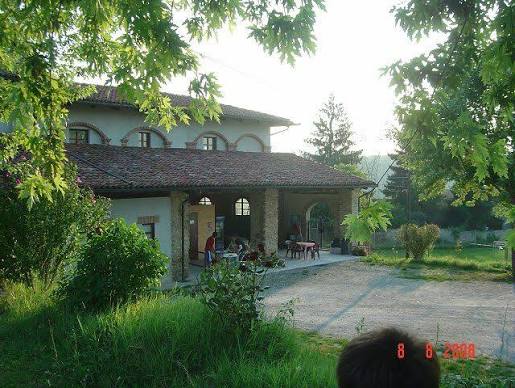Agriturismo Ca d'Matia — vista della casa a Belvedere Langhe